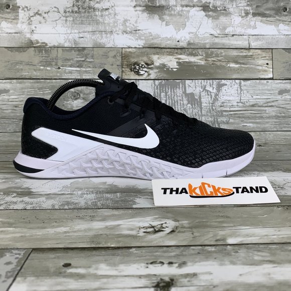 nike metcon 4 xd black and white